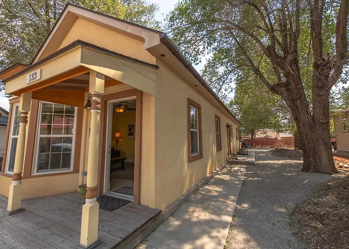 Dog Friendly! Dunwell Cottage, Cute Downtown Home, Close To Everything!!